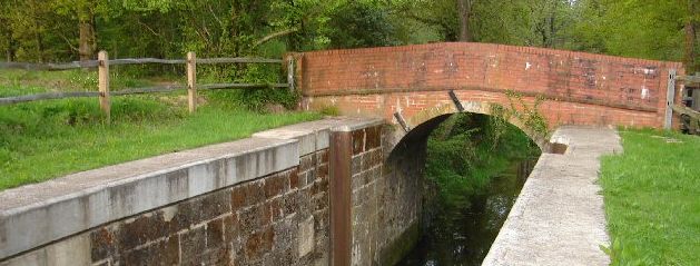 This picture copyright © Janine Forbes under Creative Commons Attribution-Share Alike 2.0 Generic License Picture of Devil's Hole Lock on the Wey and Arun Canal west of Loxwood, West Sussex