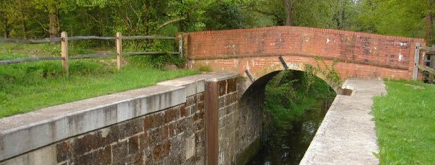 Picture of Devil's Hole Lock on the Wey and Arun Canal west of Loxwood, West Sussex