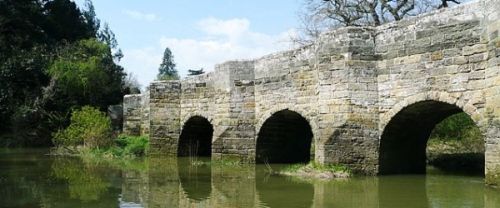 picture of the historic Stopham Bridge crossing the River Arun at Stopham in West Sussex.