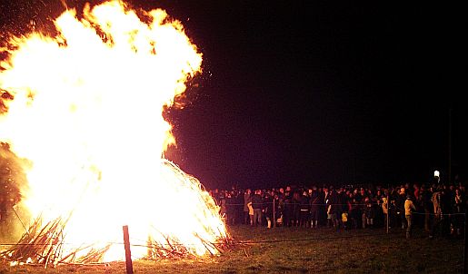 Picture of bonfire night in Heyshott